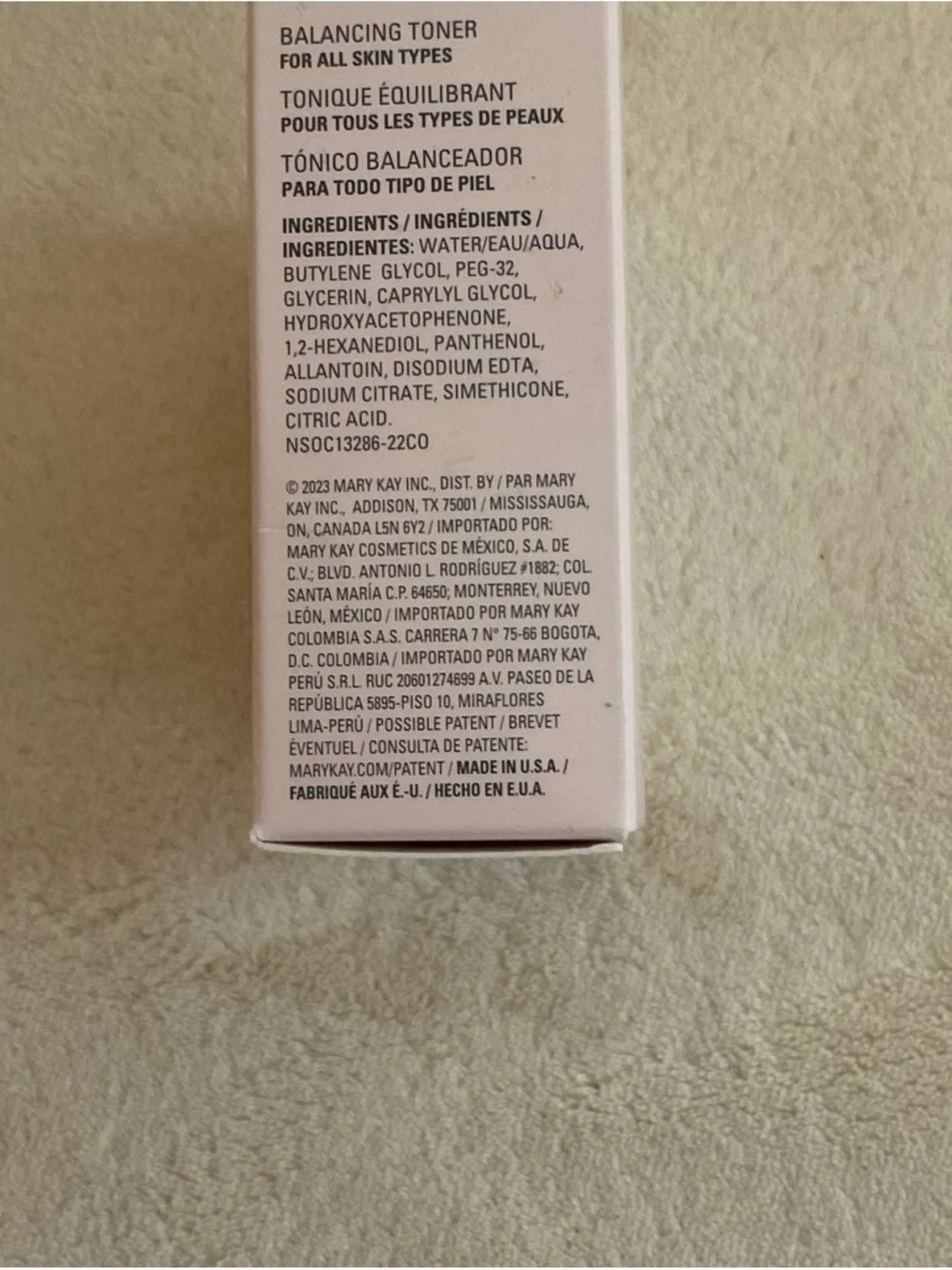 Mary Kay Mattifying Travel Set - Light Pink & White